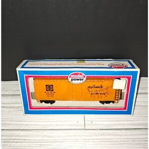 Model Power 641 HO Scale Santa Fe 40' Plug Door Reefer SFRD 35829 Box Train Car